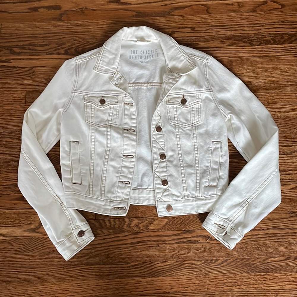 Women’s cropped denim jacket size 8